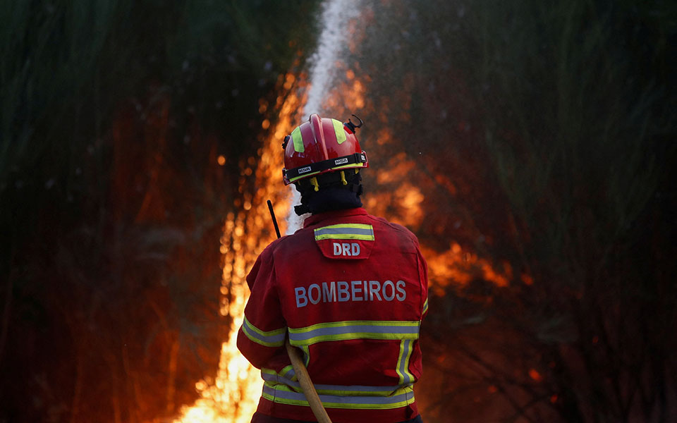 πορτογαλία-αναζωπυρώθηκε-η-πυρκαγιά-562000543