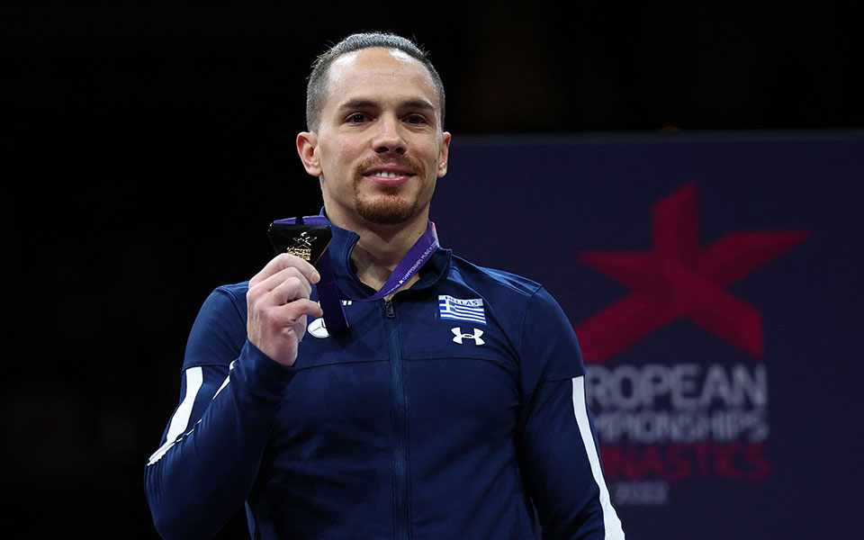 συγκινημένος-ο-λευτέρης-πετρούνιας-κ-562007629