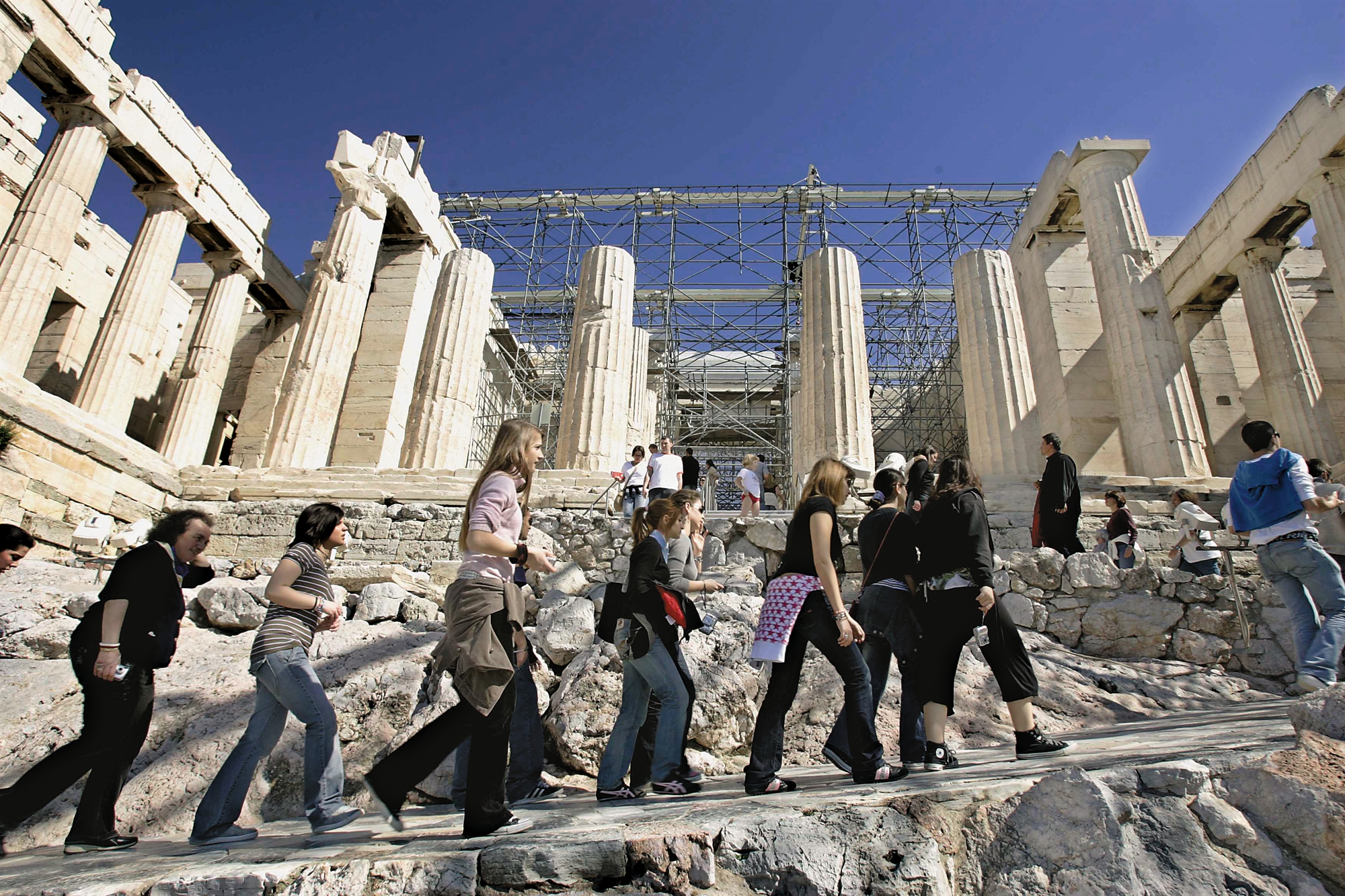 7-983-000-τουρίστες-και-51-δισ-έσοδα-το-πρώτο-εξ-562009144