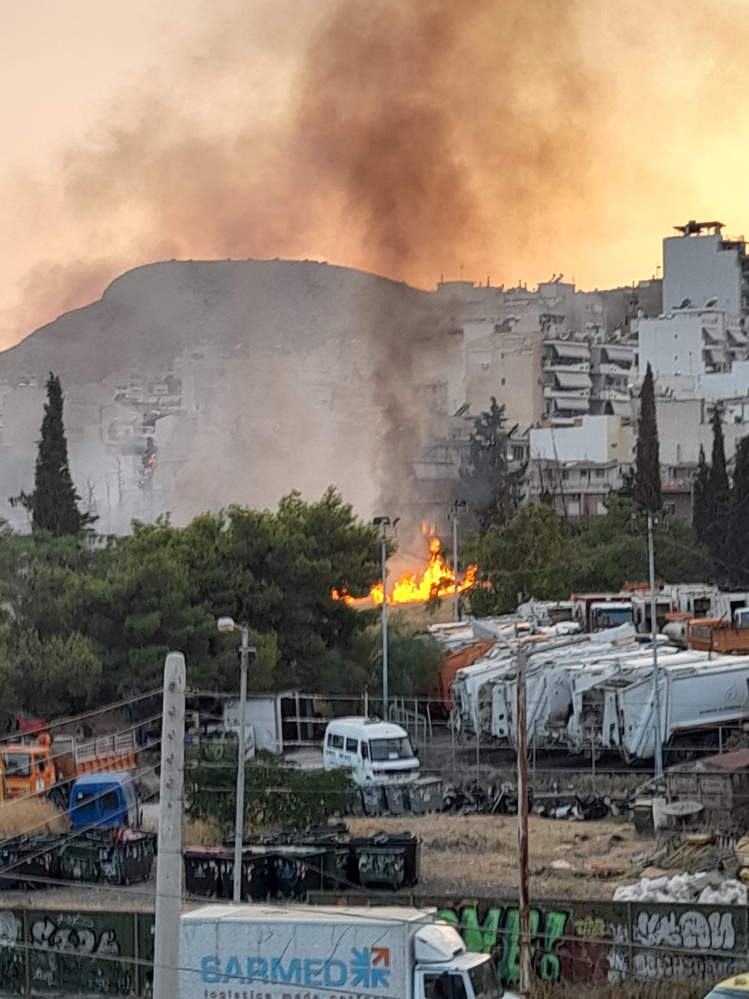 Φωτιά τώρα στη Νίκαια-1