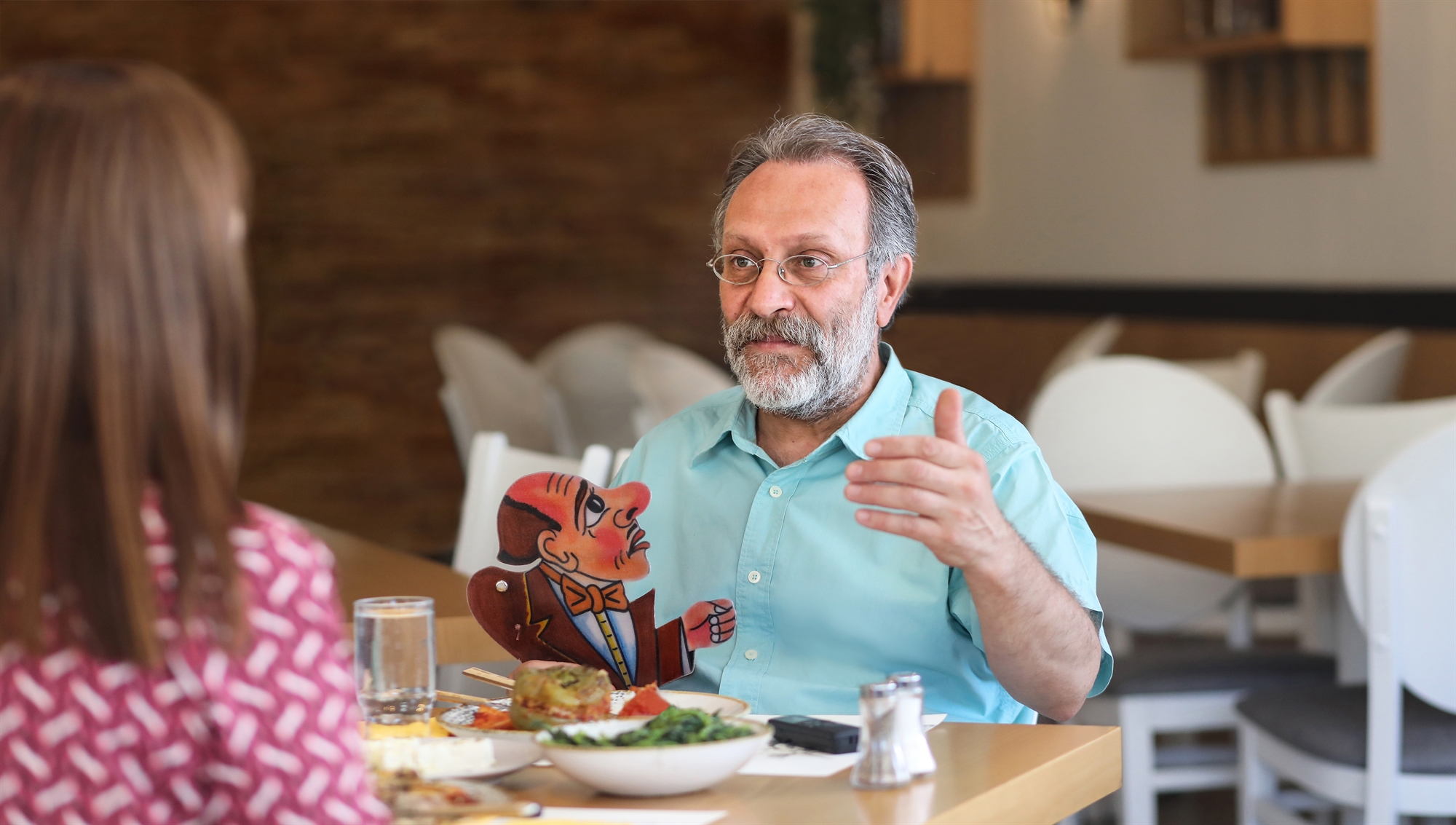 Ο καραγκιοζοπαίκτης Αθως Δανέλλης στην «Κ»: Ακούς τις ανάσες πίσω από τον μπερντέ-1