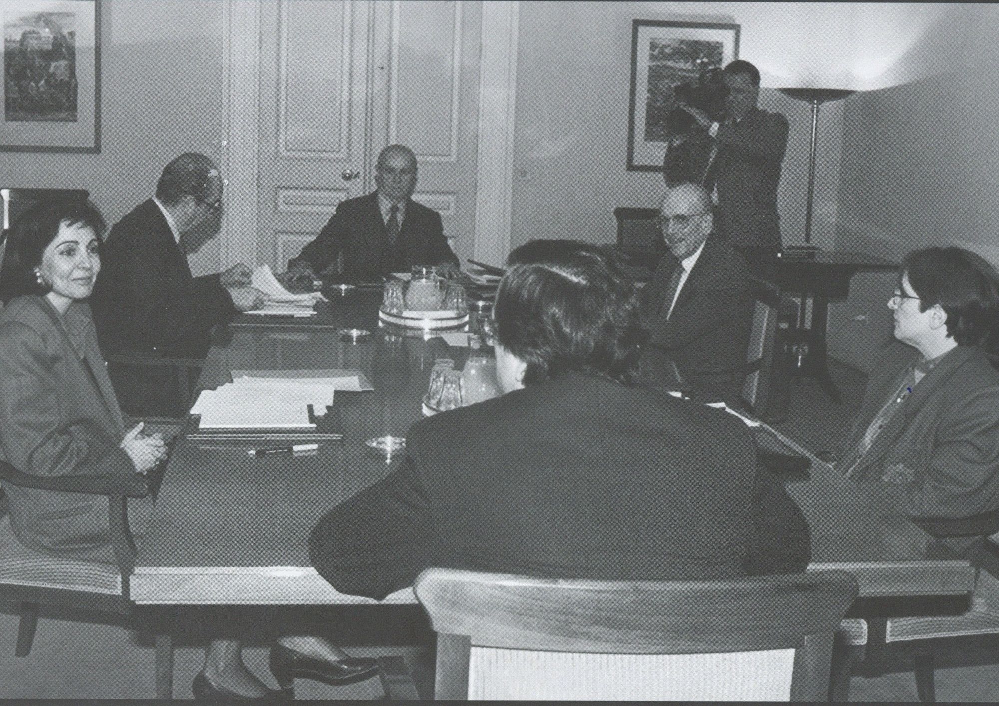 αναζητώντας-το-μέτρο-πολιτική-και-ασφ-561997711