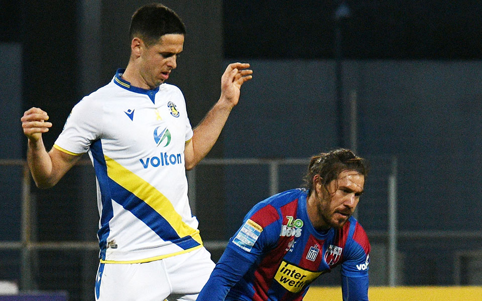 σέντρα-με-πολλές-υποσχέσεις-562007026