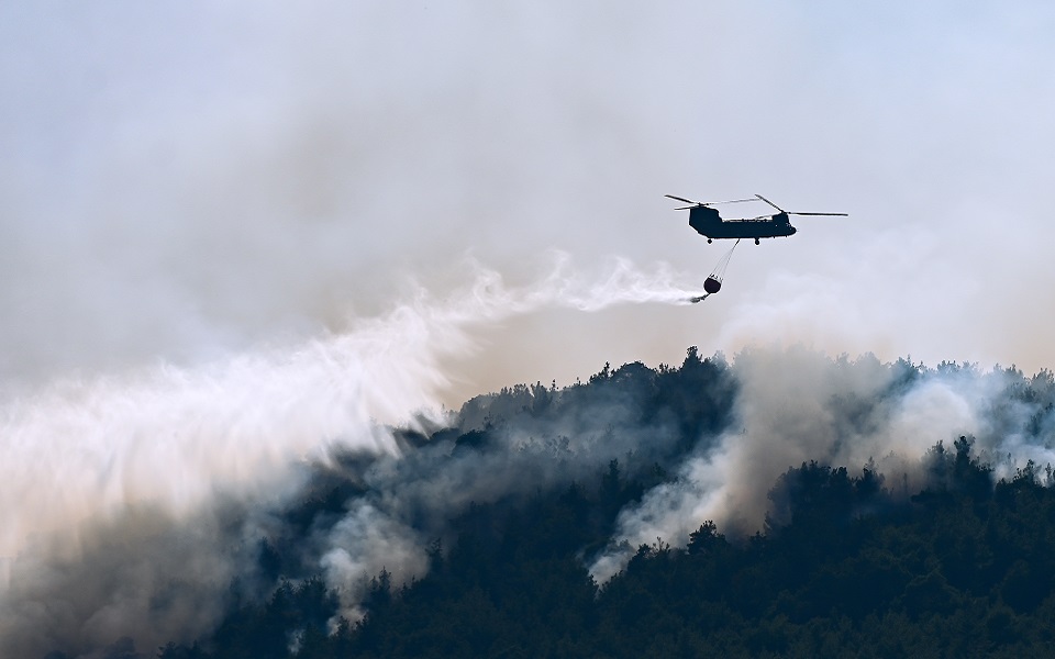 μαίνεται-η-φωτιά-στον-δομοκό-σε-ύφεσ-561994525