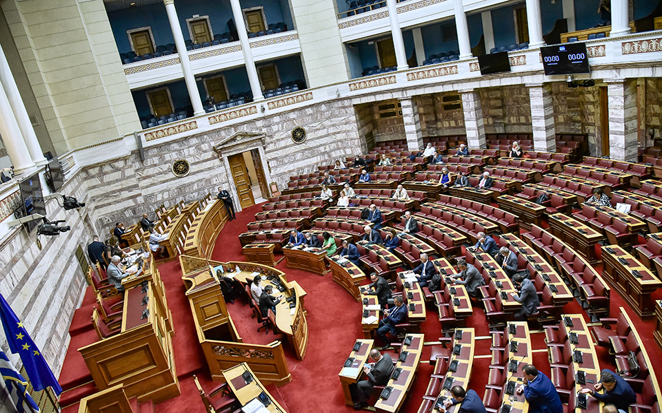 θεωρείο-οι-τρεις-κατηγορίες-βουλευτώ-562007803