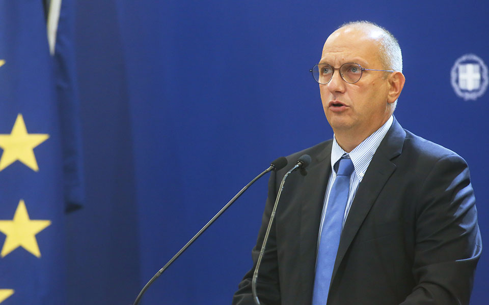 υπόθεση-παρακολουθήσεων-έξι-απαντήσ-561988636