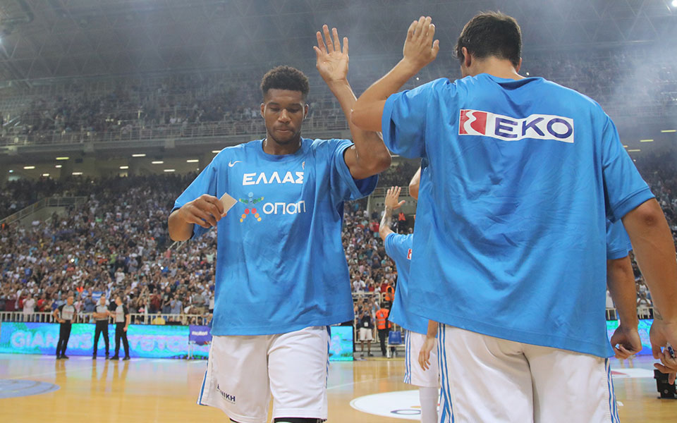 γιάννης-αντετοκούνμπο-σαν-υπερήρωας-561998758