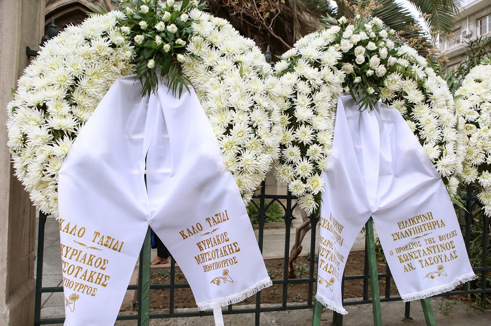 Ρόμπερτ Ουίλιαμς: Πλήθος κόσμου στο «τελευταίο αντίο» στον τραγουδιστή-4