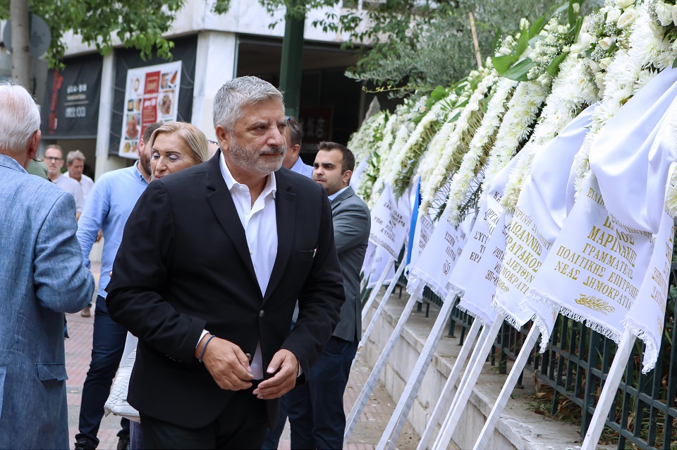 Ρόμπερτ Ουίλιαμς: Πλήθος κόσμου στο «τελευταίο αντίο» στον τραγουδιστή-3