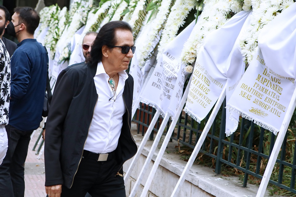 Ρόμπερτ Ουίλιαμς: Πλήθος κόσμου στο «τελευταίο αντίο» στον τραγουδιστή-6