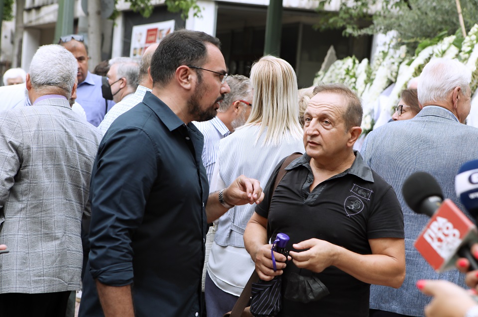 Ρόμπερτ Ουίλιαμς: Πλήθος κόσμου στο «τελευταίο αντίο» στον τραγουδιστή-5