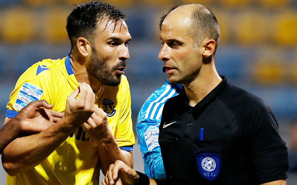 προκαλεί-ξανά-η-διαιτησία-562018708