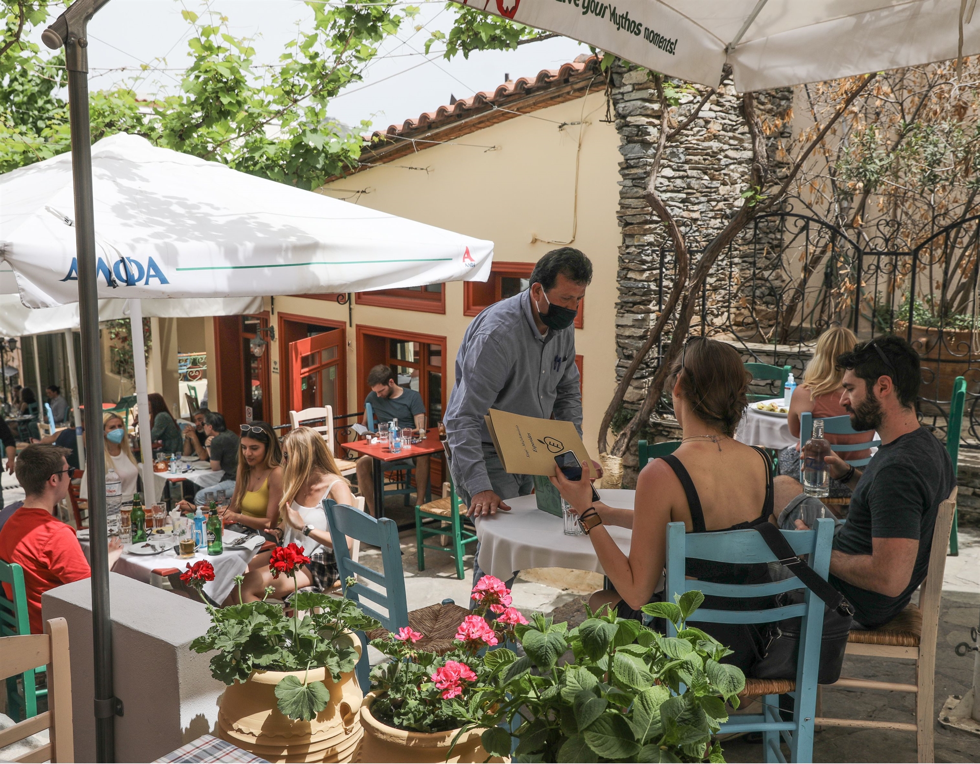 στο-τραπέζι-μέτρα-στήριξης-55-δισ-για-το-20-561989899