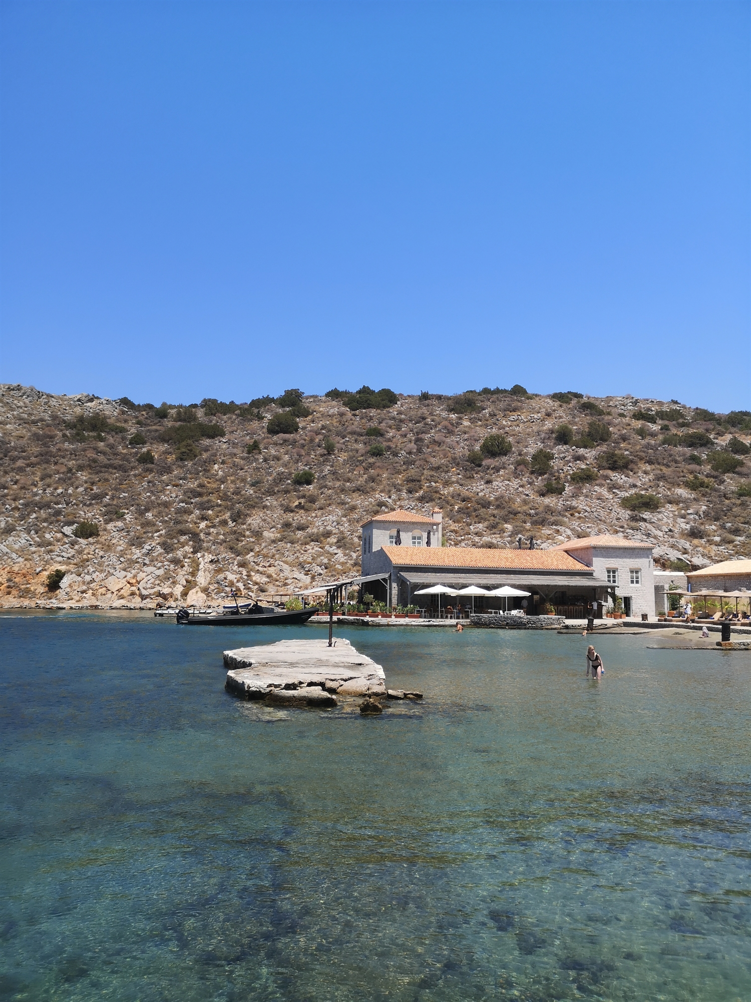 Ο Α. Φιτζγουίλιαμ στην «Κ»: Επιστροφή στην Υδρα των ’60s-4