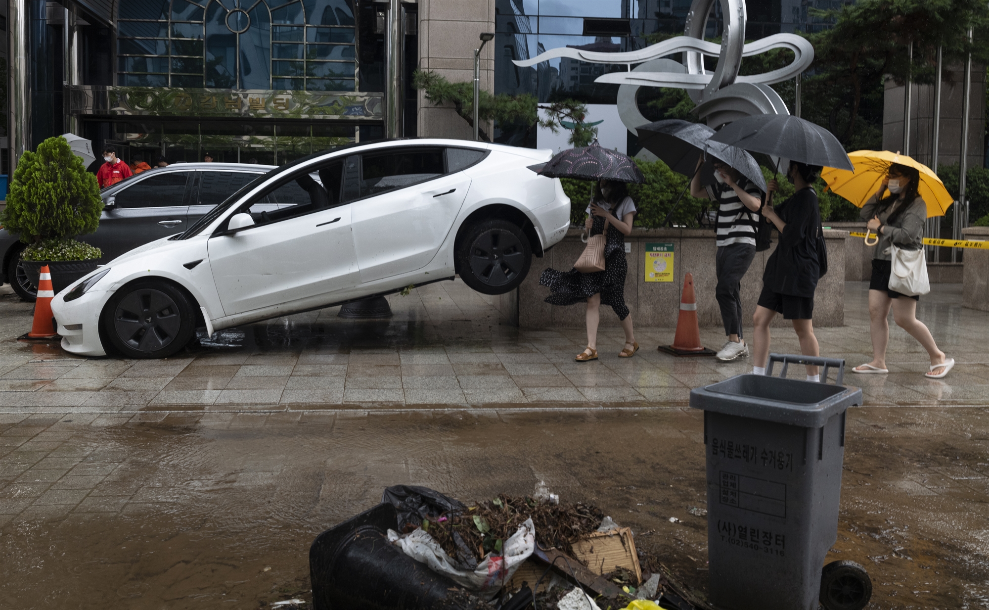 φονική-καταιγίδα-στη-σεούλ-561994057