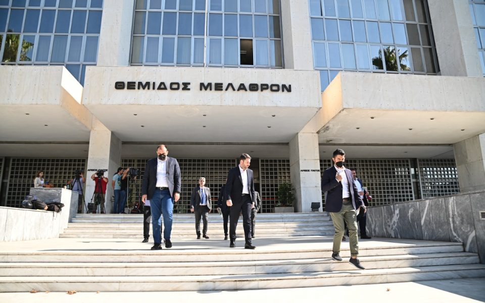 τρεις-εισαγγελικές-έρευνες-για-τις-πα-562009282