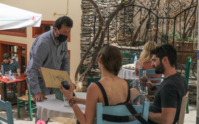 πόσο-αμείβονται-όσοι-εργάζονται-τη-15η-α-561998446