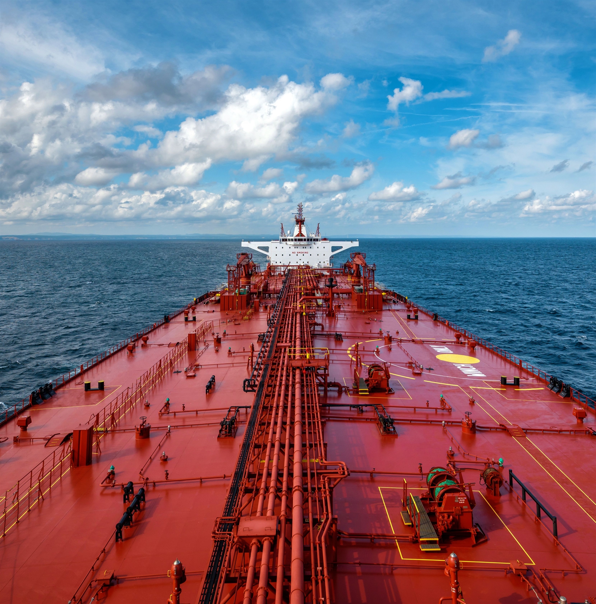 ενέργεια-στόλος-πλοίων-με-ντίζελ-πλέε-562004509