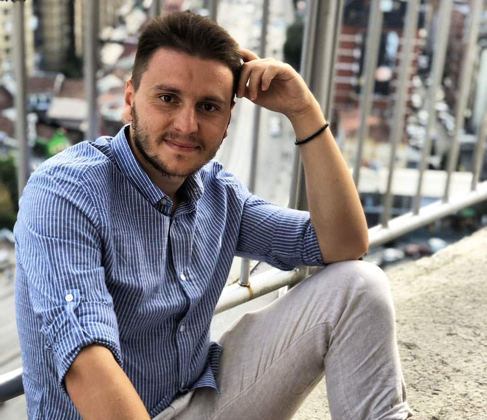 Ένας μετανάστης δεύτερης γενιάς παρακολουθεί την εθνική μπάσκετ: «Είναι ωραίο αυτό το ψηφιδωτό…»-1