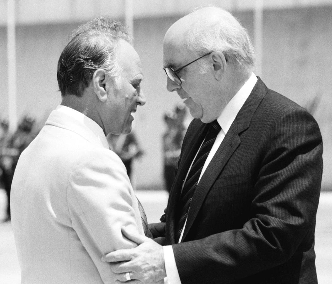 Οι κλειδοκράτορες του Μαξίμου-1