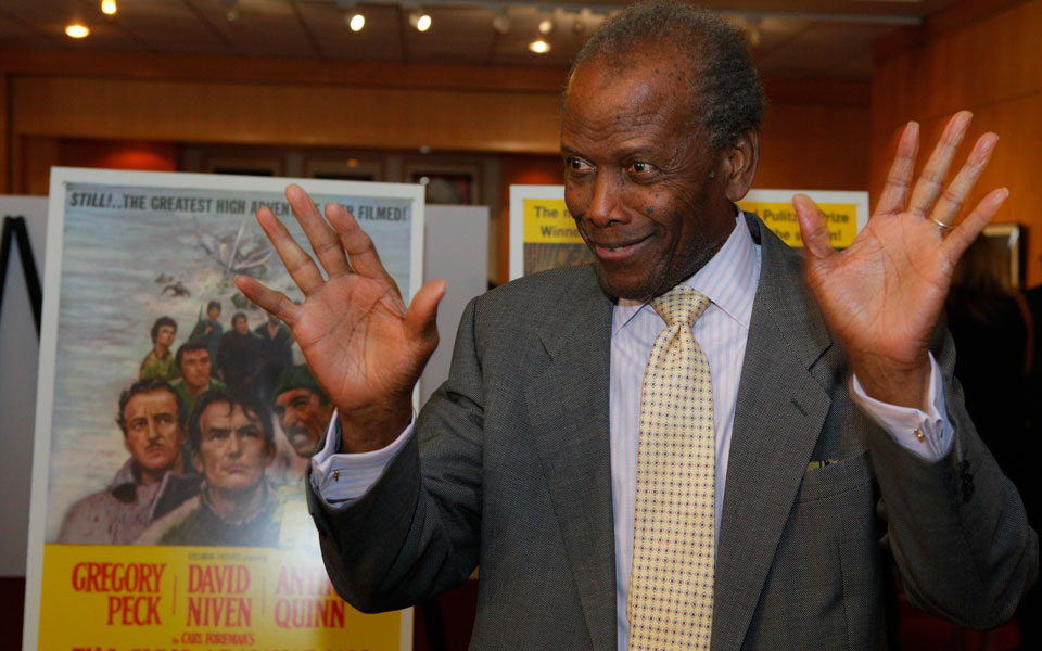 σίντνεϊ-πουατιέ-το-τρέιλερ-του-ντοκιμ-562003282