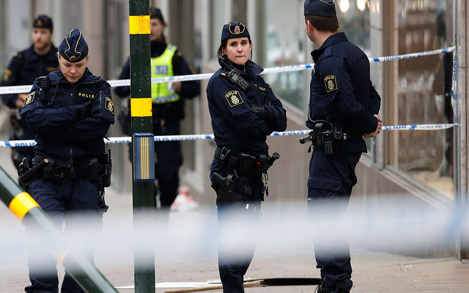 σουηδία-πυροβολισμοί-σε-εμπορικό-κέν-562005076