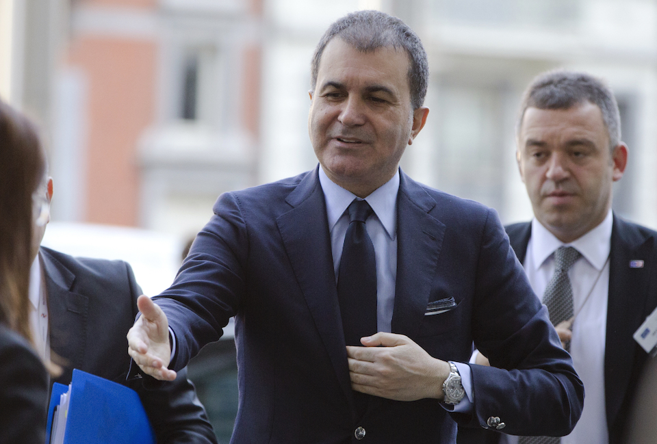 ομέρ-τσελίκ-κρατά-ψηλά-τους-τόνους-με-τ-561992005