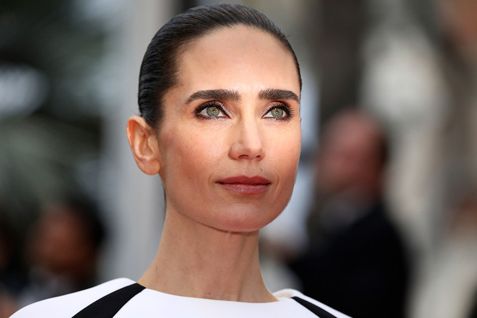 σε-σειρά-επιστημονικής-φαντασίας-η-τζ-562020640