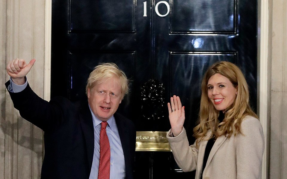 ο-μπόρις-και-η-κάρι-τζόνσον-μετακομίζο-562003456