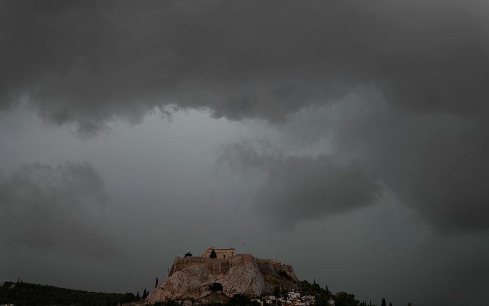 καιρός-βροχές-καταιγίδες-και-κεραυνο-562009288