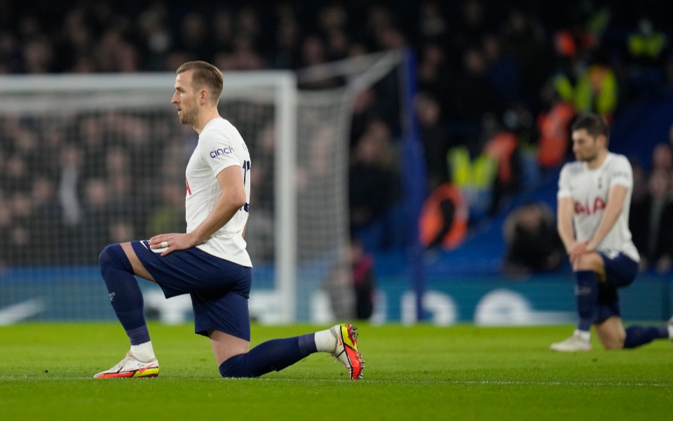 premier-league-οι-ποδοσφαιριστές-δεν-θα-γονατίζου-561985411