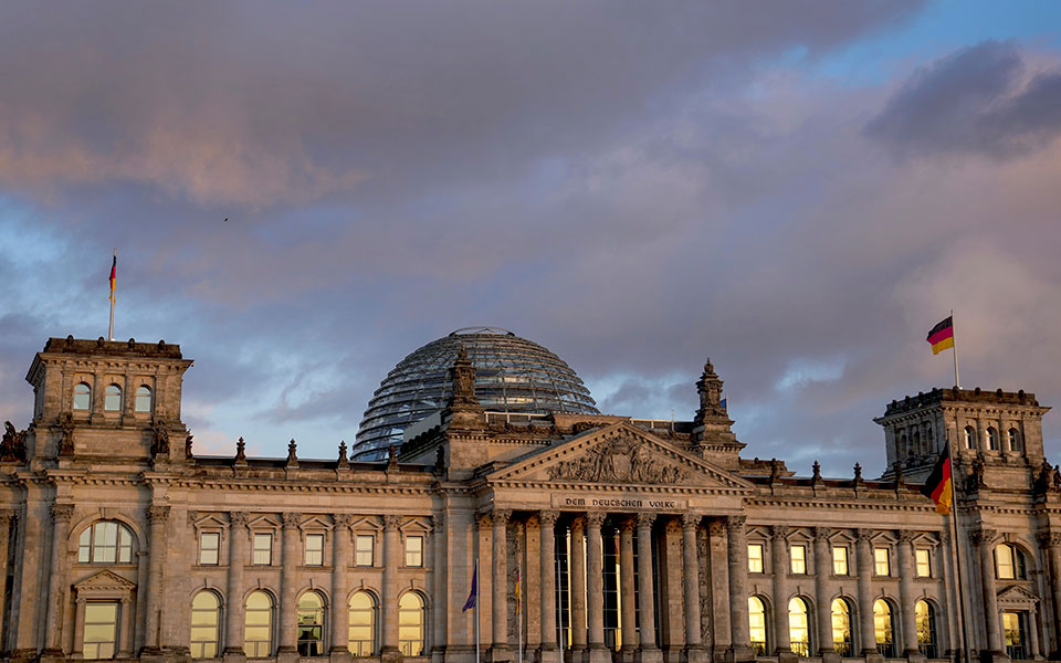 γερμανία-προσηλωμένη-στην-πολιτική-τ-561985591