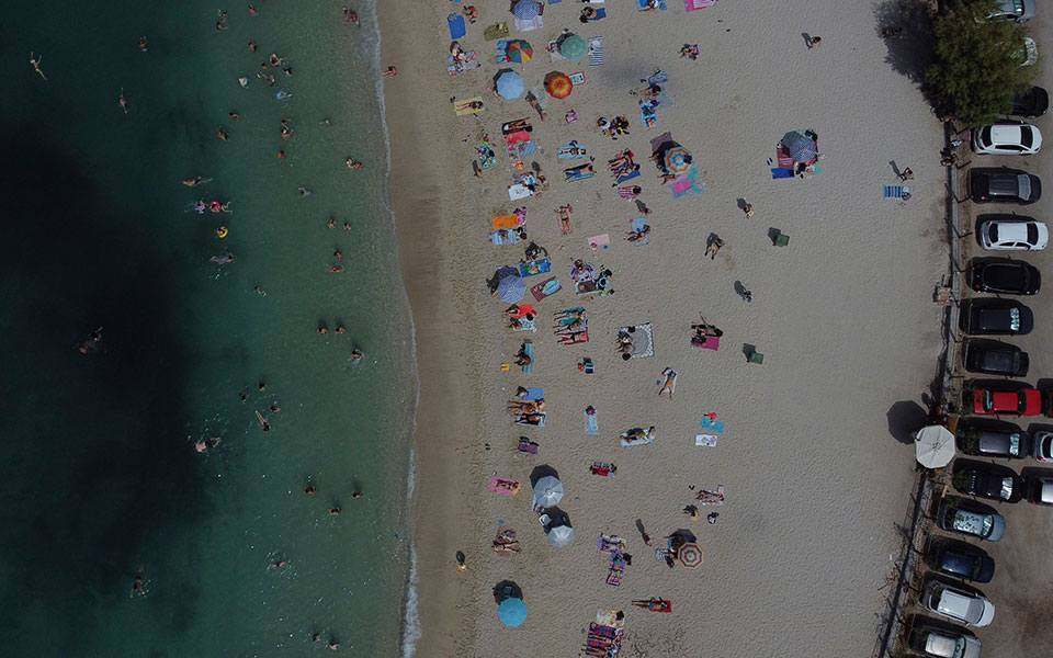 οι-καύσωνες-αλλάζουν-τον-τουριστικό-χ-561987163