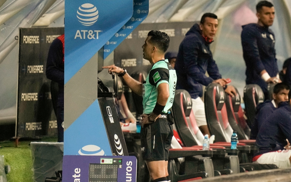 uefa-με-ημιαυτόματο-οφσάιντ-η-φάση-των-ομί-561985699