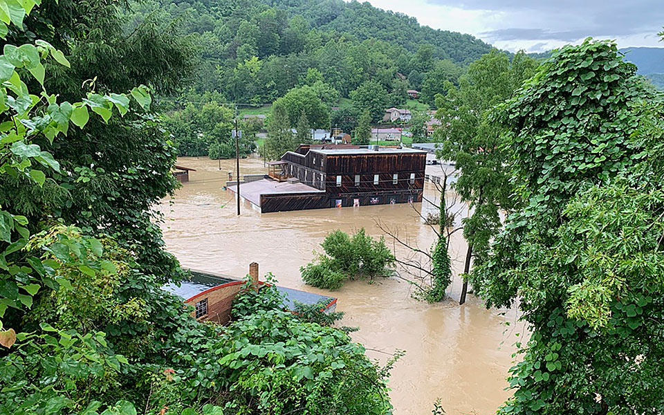 ηπα-πόρτα-πόρτα-ψάχνουν-για-θύματα-από-561982051