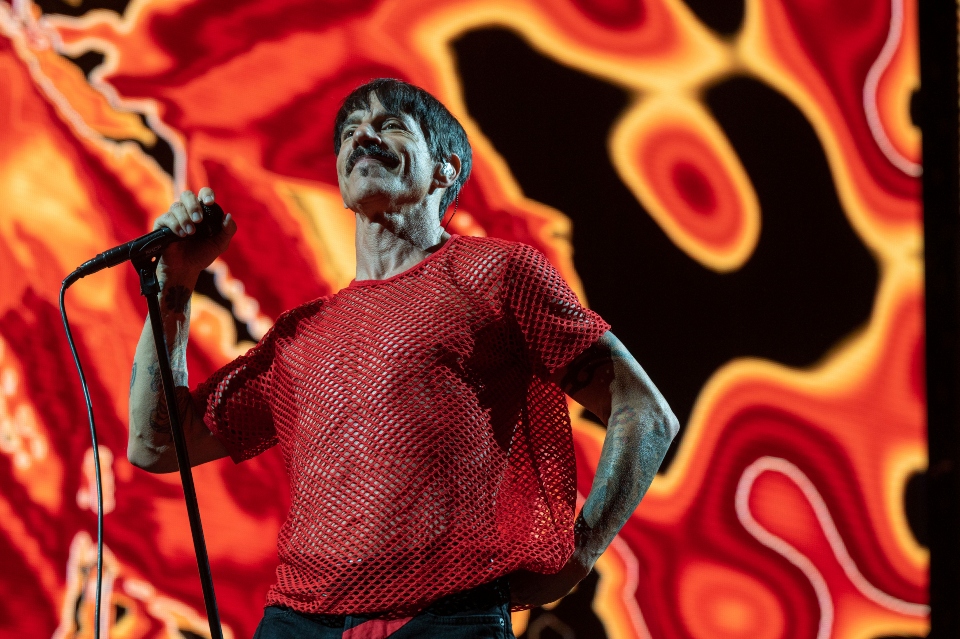 στο-νέο-τους-κομμάτι-οι-red-hot-chili-peppers-είναι-στην-562004659