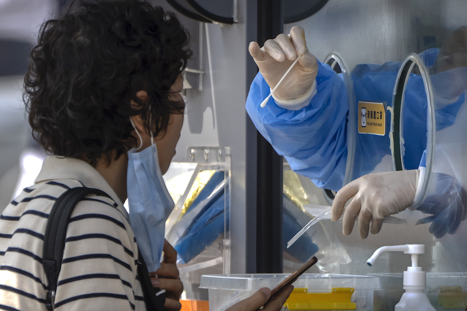 Πότε θα τελειώσει η πανδημία; Τι κάνουμε από εδώ και πέρα; Τρεις ειδικοί απαντούν-2