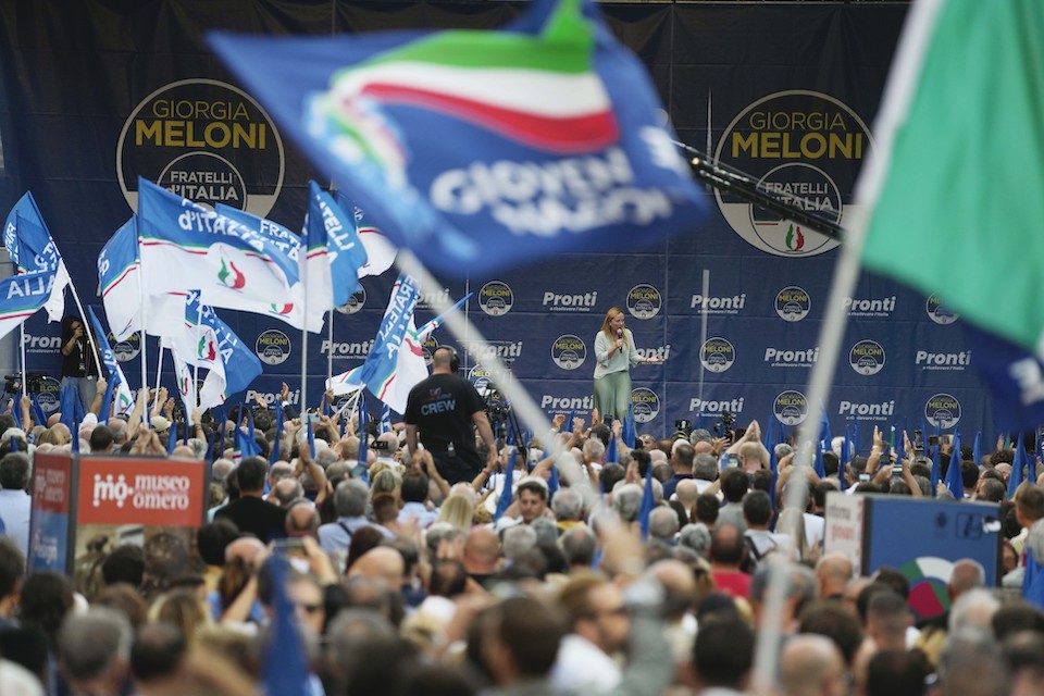 με-το-βλέμμα-στις-κάλπες-η-ευρώπη-η-απ-562019650