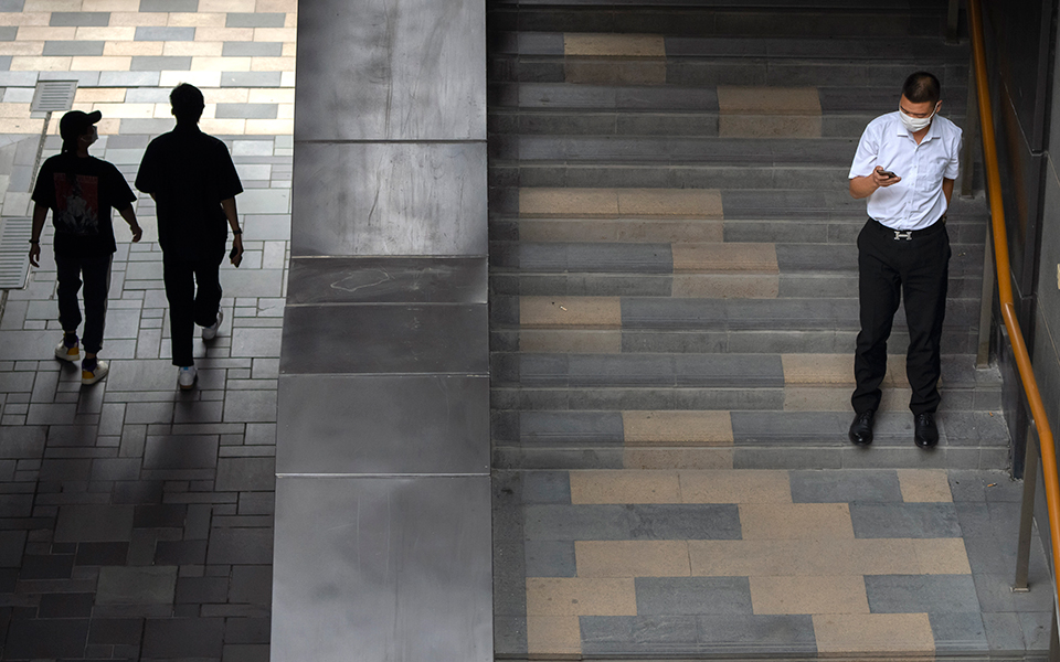 κορωνοϊός-πάνω-από-600-εκατ-τα-κρούσματα-562016902