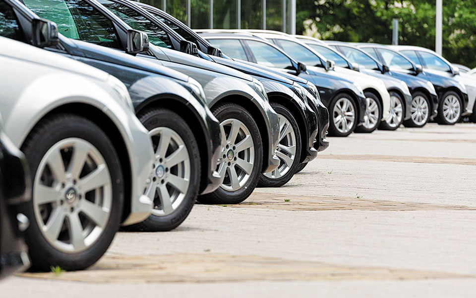 οριακή-αύξηση-στις-αγορές-αυτοκινήτω-561998497