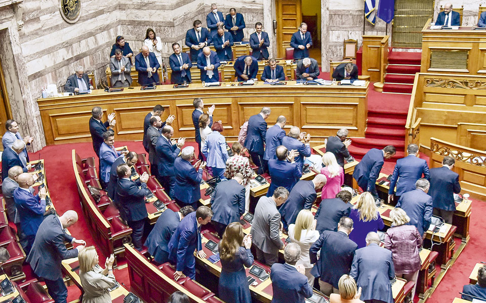 η-παρακολούθηση-στα-όρια-της-πολιτική-562016494