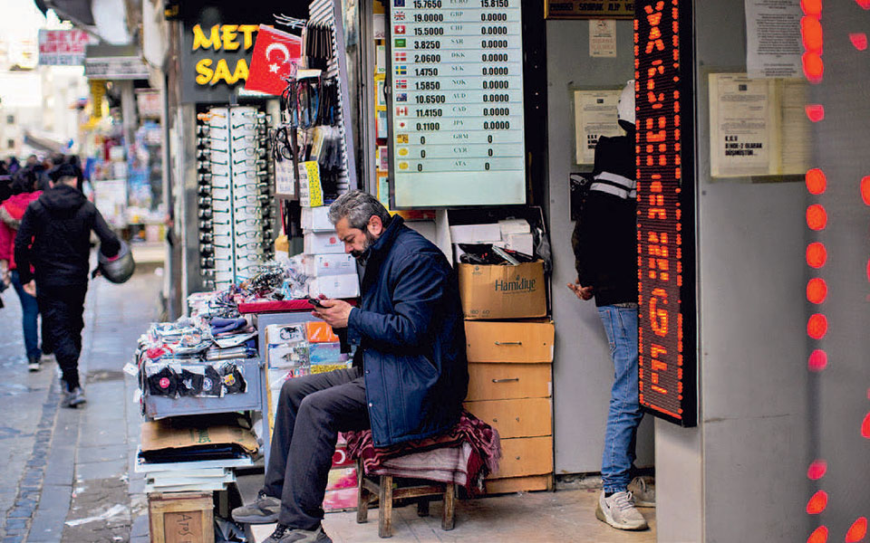 τουρκία-μειώσεις-επιτοκίων-παρά-τον-π-562004581