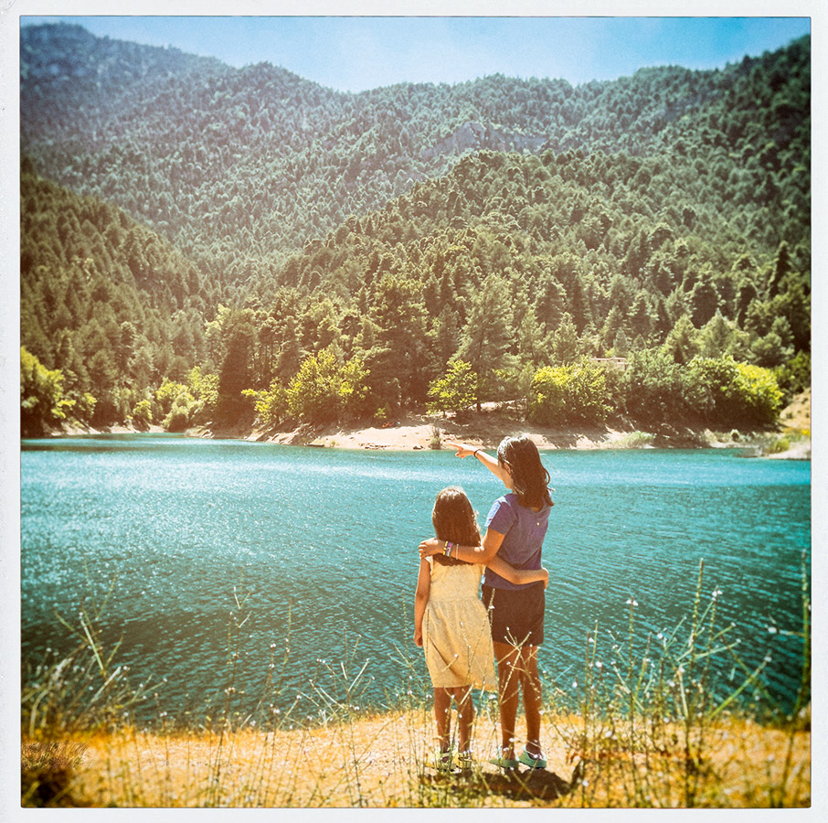 Τσουκαρέλα, Ρόσα και Τζίνα μιλούν για τον καρχαρία Μπρους και τον χιμπατζή Μπαζού στη λίμνη Τσιβλού-1