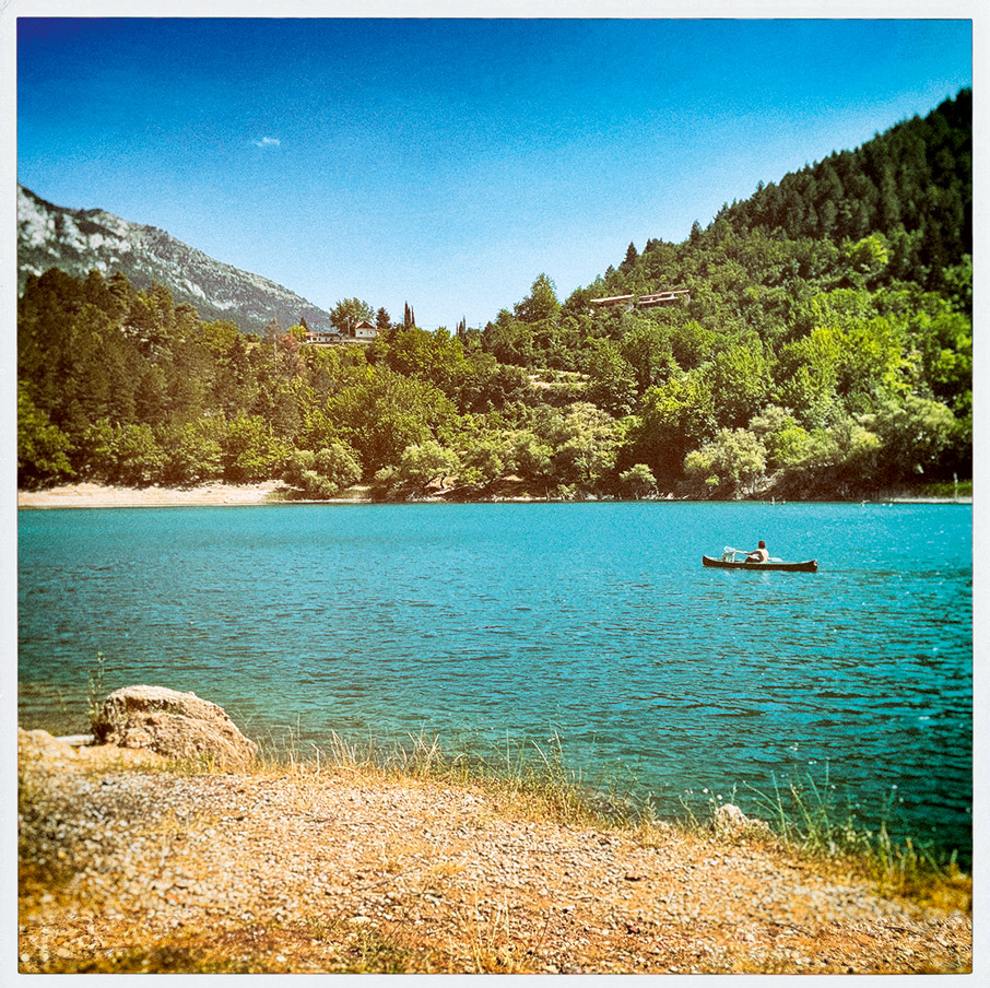 Τσουκαρέλα, Ρόσα και Τζίνα μιλούν για τον καρχαρία Μπρους και τον χιμπατζή Μπαζού στη λίμνη Τσιβλού-3