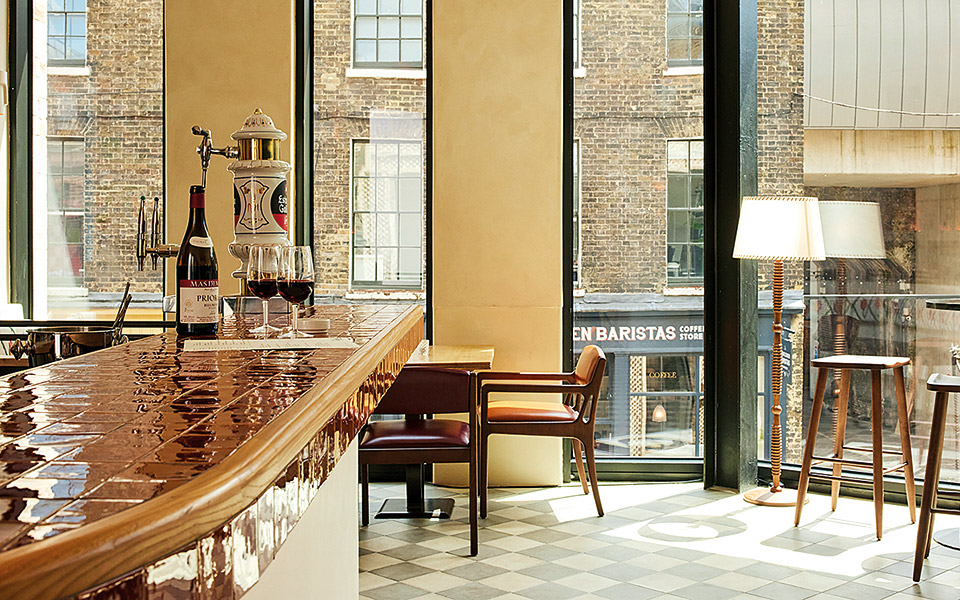 κάντε-στάση-στην-borough-yards-του-λονδίνου-562000621