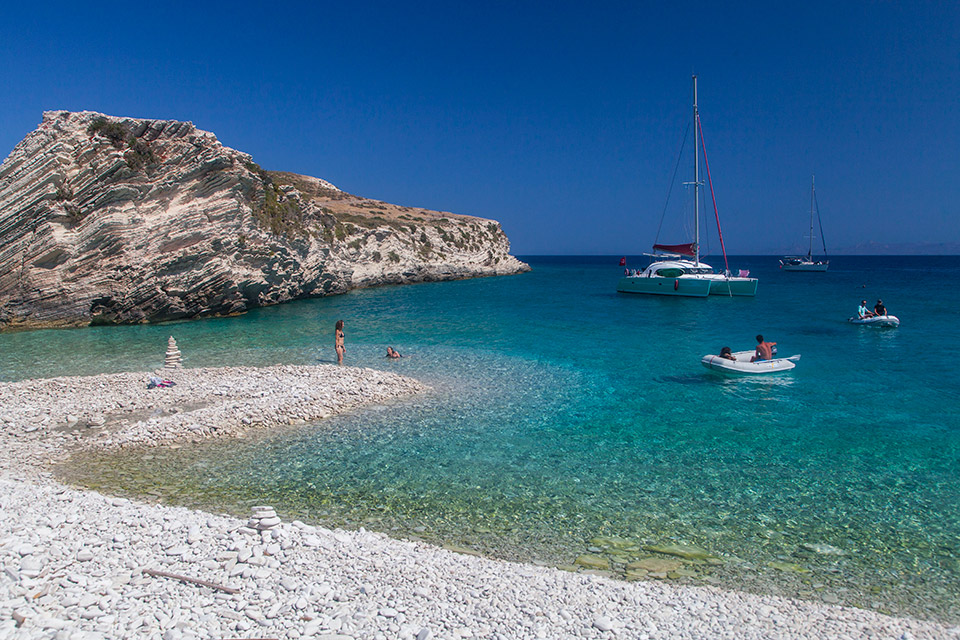 Σαν ναυαγοί: τρία νησιά για βουτιές «μακριά από τον πολιτισμό»-1