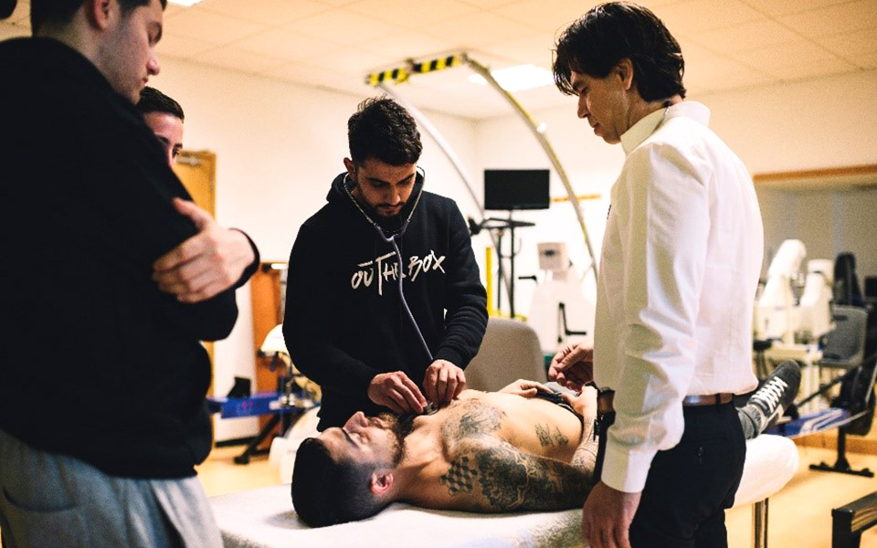 φυσικοθεραπεία-η-επιστήμη-της-αποκατ-561982360