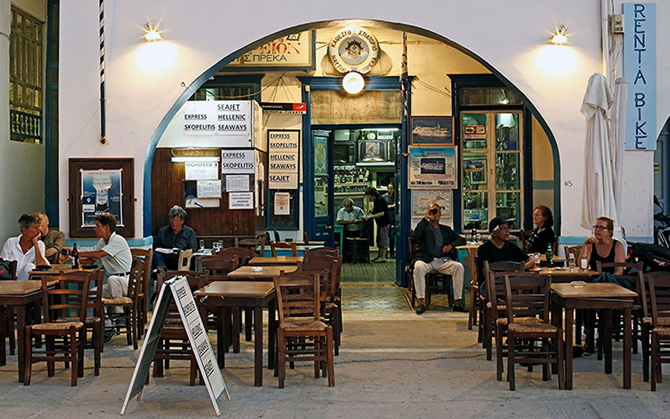ο-πρέκας-στην-αμοργό-καφενείο-και-πρακ-561983878