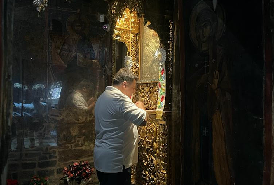 Θερμότατη η υποδοχή του νέου Αμερικανού πρέσβη Τζορτζ Τσούνη στο Καρπενήσι-2