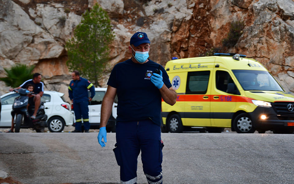 άνδρος-σε-χειρουργική-επέμβαση-στο-κα-561993004